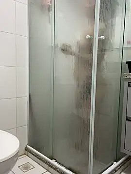 yumi-hot online show from April 6, 2026, 4:52 pm