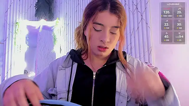 Naomy tay1 online show from April 15, 2026, 4:40 am