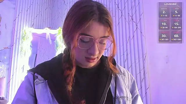 Naomy tay1 online show from April 5, 2026, 2:40 am