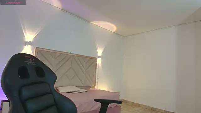 Violet tay1 online show from September 25, 2025, 11:38 am