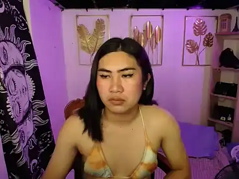 Snapshot of MADONA_HILTON chatting on June 17, 2026, 7:19 am MADONA HILTON online show from June 17, 2026, 7:19 am