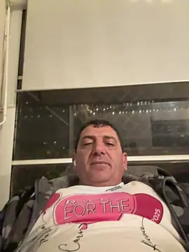 Snapshot of BULLBSX chatting on April 15, 2026, 8:42 pm BULLBSX online show from April 15, 2026, 8:42 pm