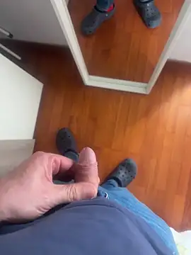 Snapshot of BULLBSX chatting on April 2, 2026, 2:02 pm BULLBSX online show from April 2, 2026, 2:02 pm