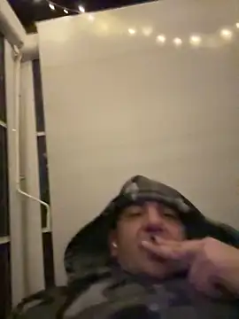 Snapshot of BULLBSX chatting on April 3, 2026, 8:59 pm BULLBSX online show from April 3, 2026, 8:59 pm