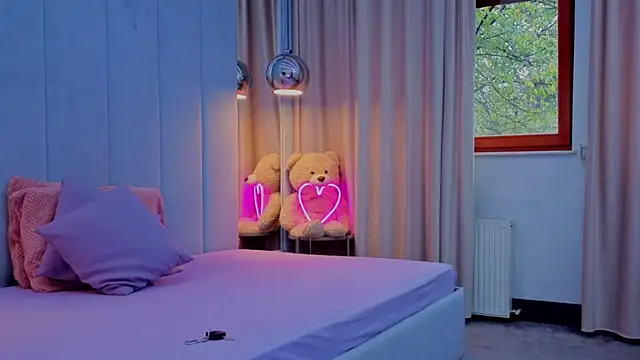 Reina Cummings online show from November 9, 2025, 6:39 am