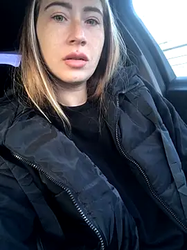 Reina Cummings online show from September 28, 2025, 4:41 am