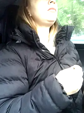 Reina Cummings online show from October 4, 2025, 4:58 am