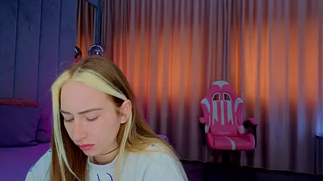 Reina Cummings online show from November 6, 2025, 7:23 am