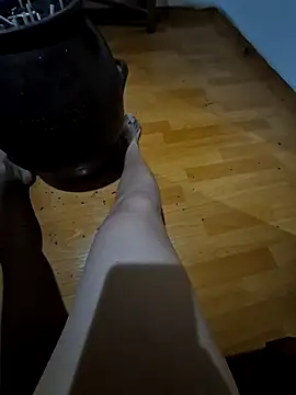 starvingo2002 online show from November 15, 2025, 3:32 am