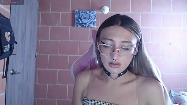 Andrea camilaaa online show from October 1, 2025, 3:27 pm