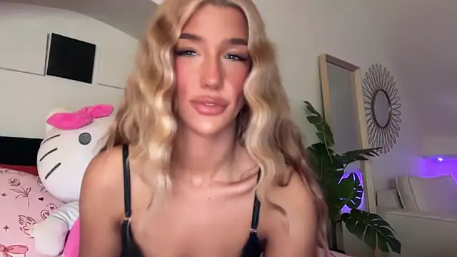 Snapshot of KENNIEXROSE chatting on January 8, 2026, 9:43 pm KENNIEXROSE online show from January 8, 2026, 9:43 pm