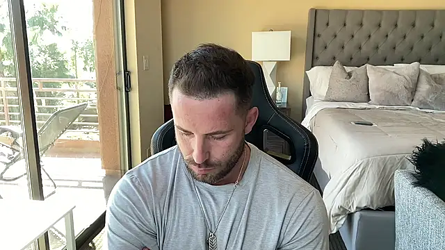 brettmycles28 online show from October 30, 2025, 5:54 pm