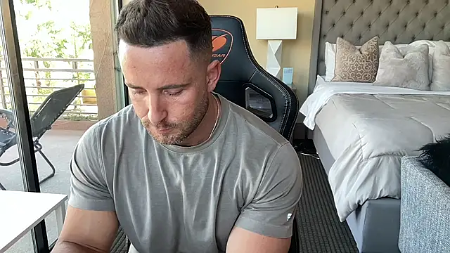 brettmycles28 online show from October 22, 2025, 9:13 pm