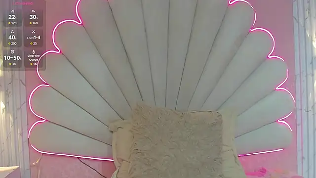 MisRoos online show from October 6, 2025, 8:31 pm