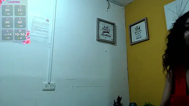 MisRoos online show from October 18, 2025, 7:38 pm