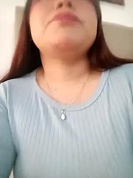 LucyPetit online show from September 29, 2025, 1:28 pm