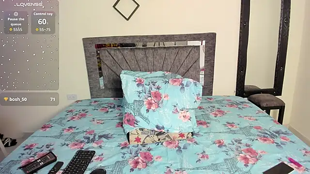 Laurasofia01 online show from October 9, 2025, 5:02 pm