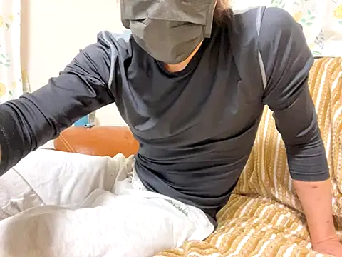 Snapshot of CAMEL1913 chatting on November 22, 2025, 5:23 pm CAMEL1913 online show from November 22, 2025, 5:23 pm