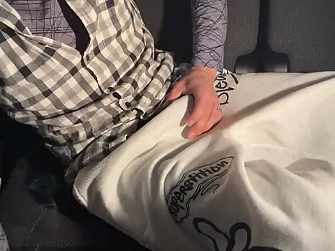 Snapshot of CAMEL1913 chatting on November 1, 2025, 5:18 pm CAMEL1913 online show from November 1, 2025, 5:18 pm