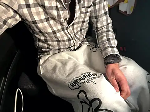 Snapshot of CAMEL1913 chatting on November 15, 2025, 5:17 pm CAMEL1913 online show from November 15, 2025, 5:17 pm