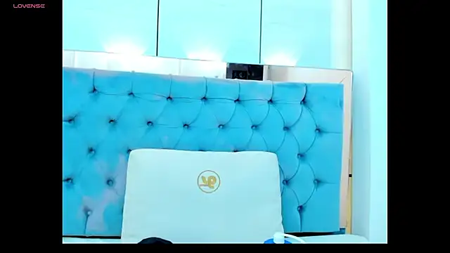 Snapshot of lis_rous chatting on September 30, 2025, 12:00 pm lis rous online show from September 30, 2025, 12:00 pm