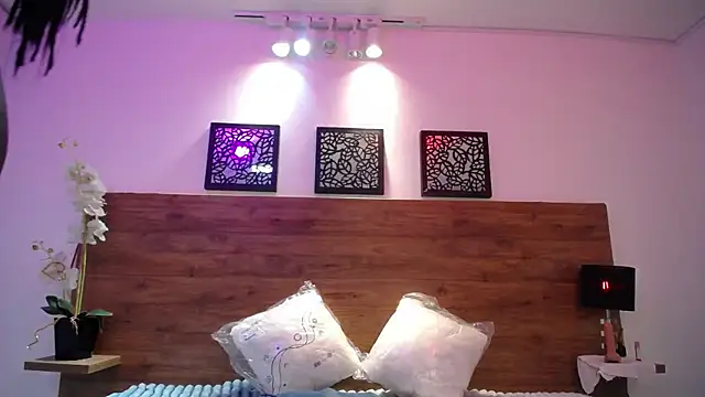 Snapshot of AlexandraCambell chatting on October 1, 2025, 7:51 pm AlexandraCambell online show from October 1, 2025, 7:51 pm