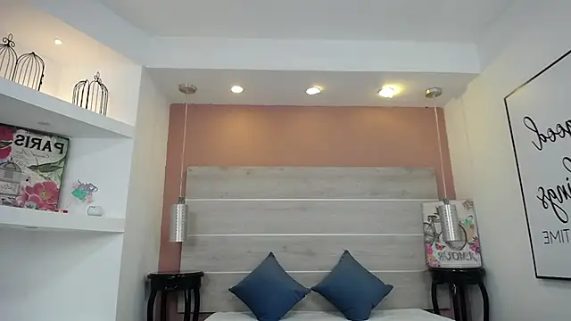 Snapshot of AlexandraCambell chatting on October 29, 2025, 11:53 am AlexandraCambell online show from October 29, 2025, 11:53 am