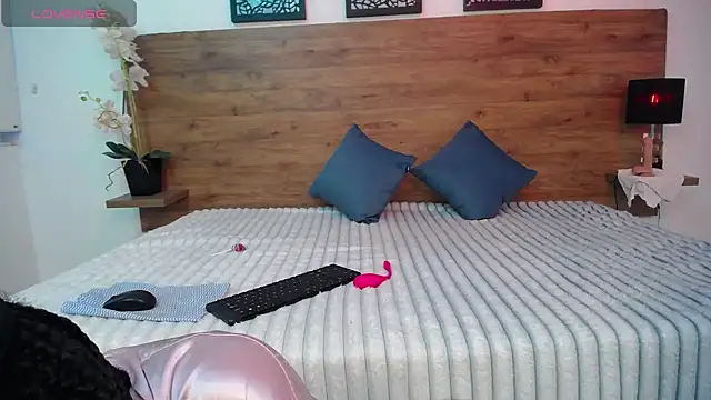 Snapshot of AlexandraCambell chatting on September 29, 2025, 8:14 pm AlexandraCambell online show from September 29, 2025, 8:14 pm