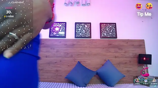 Snapshot of AlexandraCambell chatting on October 5, 2025, 1:13 pm AlexandraCambell online show from October 5, 2025, 1:13 pm