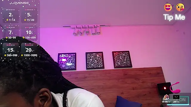 Snapshot of AlexandraCambell chatting on September 18, 2025, 7:50 pm AlexandraCambell online show from September 18, 2025, 7:50 pm