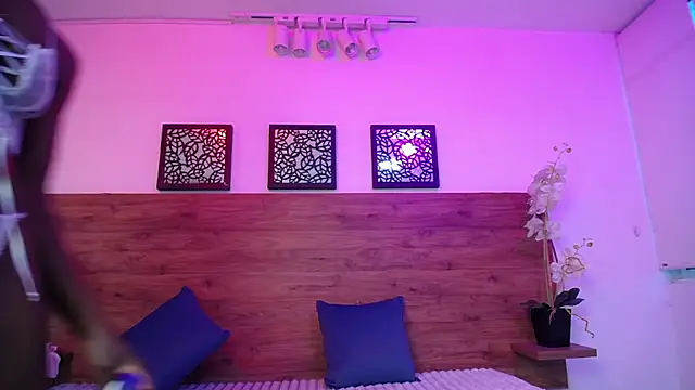 Snapshot of AlexandraCambell chatting on October 2, 2025, 7:28 pm AlexandraCambell online show from October 2, 2025, 7:28 pm