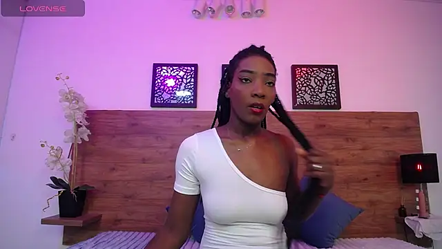 Snapshot of AlexandraCambell chatting on September 23, 2025, 7:32 pm AlexandraCambell online show from September 23, 2025, 7:32 pm