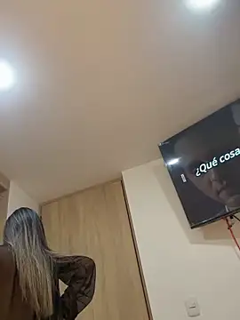 NIQUEILLA8 online show from April 12, 2026, 12:47 am