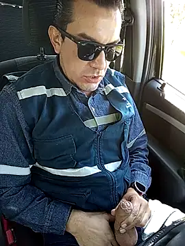 Blackaxes online show from November 7, 2025, 2:43 pm