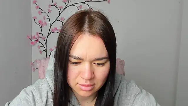 Lola Saymyname online show from April 12, 2026, 5:22 am