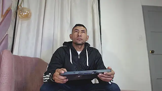 Morganandmegan online show from September 18, 2025, 11:13 am