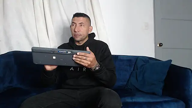 Morganandmegan online show from October 28, 2025, 11:20 am