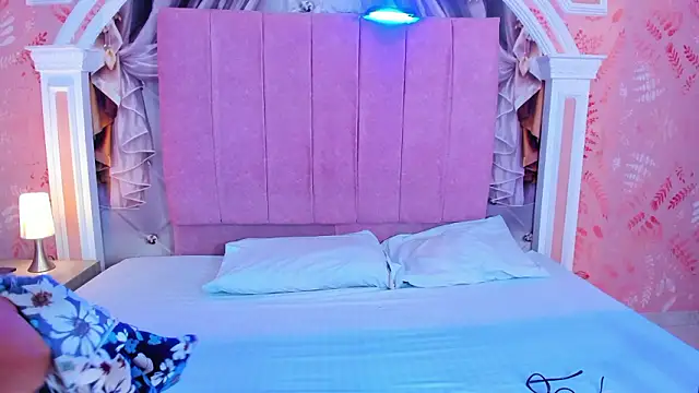 mishell lovely online show from February 15, 2026, 4:24 am