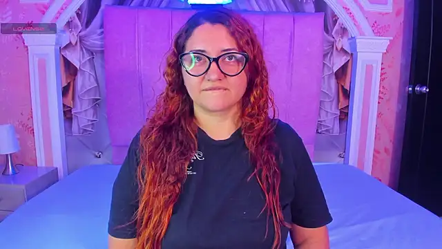 mishell lovely online show from February 3, 2026, 12:54 pm