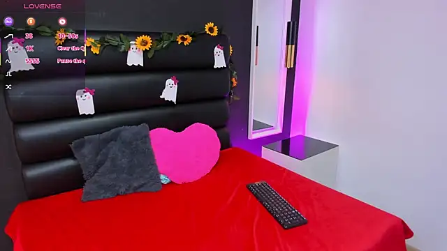 Snapshot of SoftieNymph chatting on October 18, 2025, 12:07 pm SoftieNymph online show from October 18, 2025, 12:07 pm