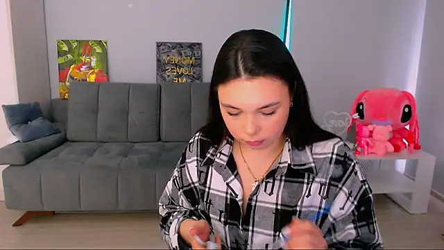 queenofthesense  online show from February 15, 2026, 7:51 am