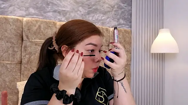 Snapshot of leilapons chatting on February 4, 2026, 4:35 pm leilapons online show from February 4, 2026, 4:35 pm