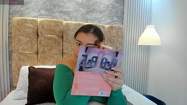 leilapons online show from October 23, 2025, 4:27 pm