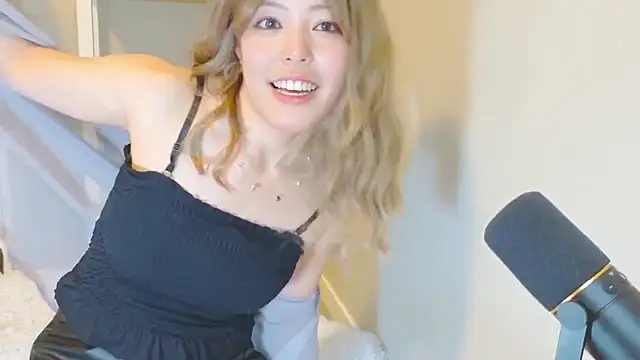 Nana with online show from November 20, 2025, 2:23 am