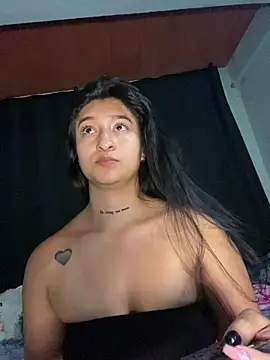Snapshot of EVAH_LEE_ chatting on April 19, 2026, 2:01 am EVAH LEE online show from April 19, 2026, 2:01 am
