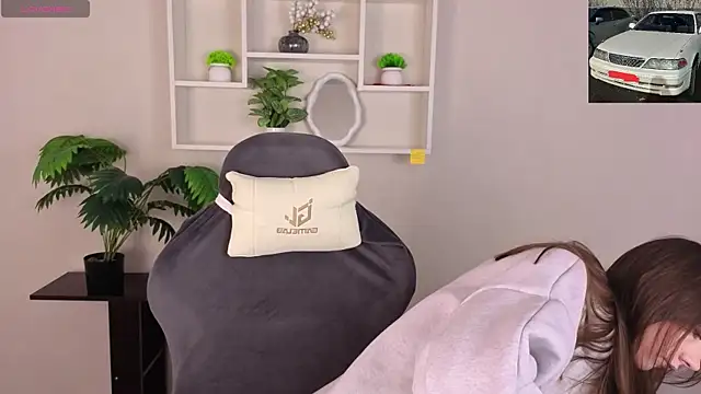 Miche1le Allenne online show from April 6, 2026, 1:01 am