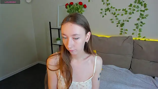 Miche1le Allenne online show from November 24, 2025, 1:05 am