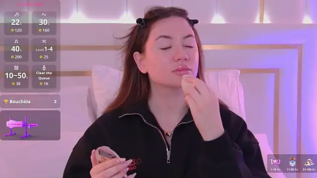 MeganStrain online show from October 4, 2025, 3:30 am