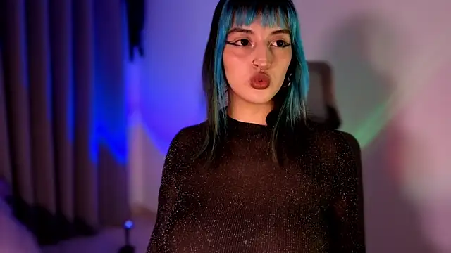 Snapshot of Blueee_cat chatting on July 19, 2026, 8:27 pm Blueee cat online show from July 19, 2026, 8:27 pm