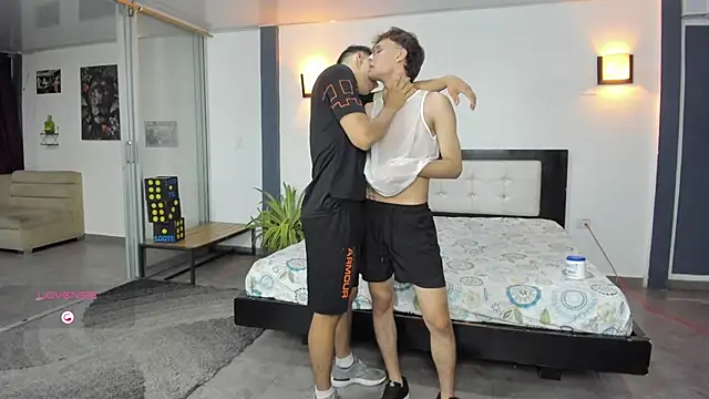 Bisexlifehot   online show from October 4, 2025, 11:17 pm